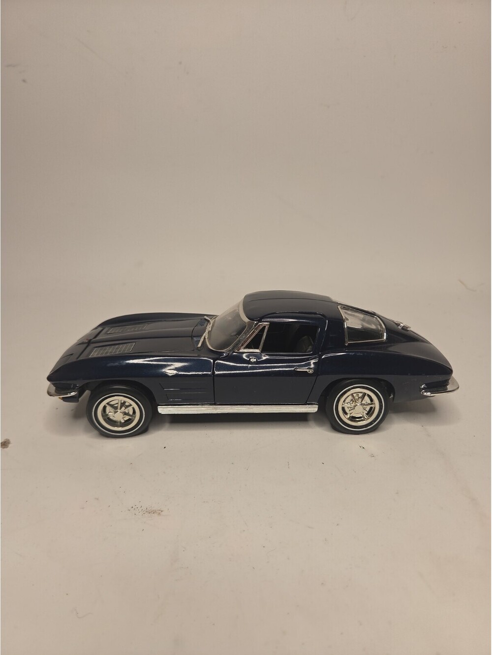1/18 ERTL 1963 CORVETTE SPLIT-WINDOW COUPE PRE-OWNED RARE HTF Super Clean Cond.